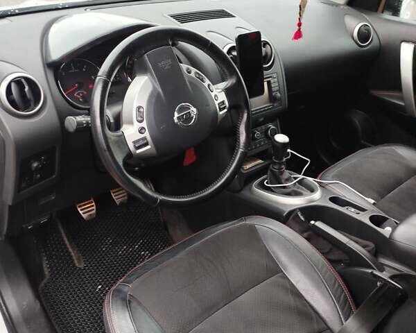 Белый Ниссан Кашкай, объемом двигателя 1.5 л и пробегом 255 тыс. км за 11200 $, фото 9 на Automoto.ua