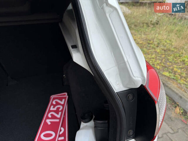 Белый Ниссан Кашкай, объемом двигателя 1.5 л и пробегом 198 тыс. км за 13500 $, фото 21 на Automoto.ua