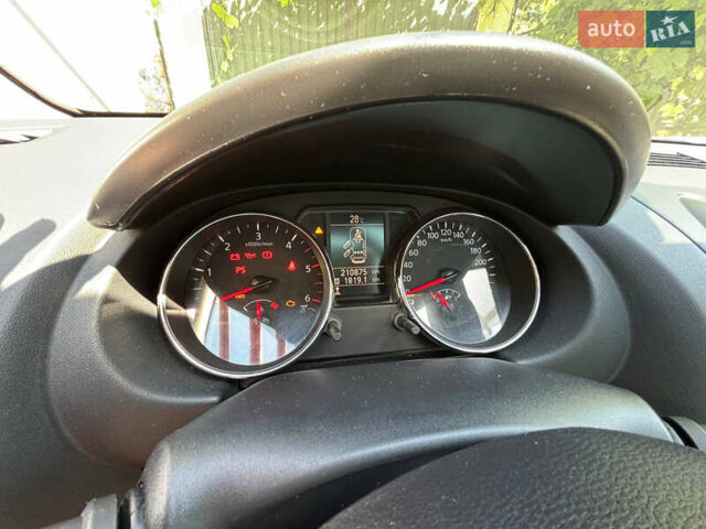 Белый Ниссан Кашкай, объемом двигателя 1.6 л и пробегом 210 тыс. км за 11900 $, фото 6 на Automoto.ua