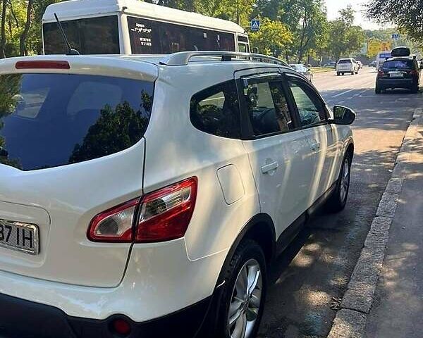 Белый Ниссан Кашкай, объемом двигателя 2 л и пробегом 120 тыс. км за 11200 $, фото 1 на Automoto.ua
