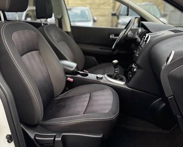 Белый Ниссан Кашкай, объемом двигателя 1.6 л и пробегом 174 тыс. км за 12999 $, фото 128 на Automoto.ua