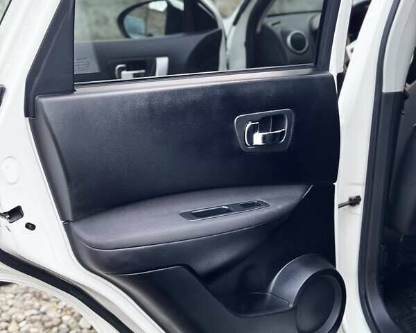 Белый Ниссан Кашкай, объемом двигателя 1.6 л и пробегом 174 тыс. км за 12999 $, фото 89 на Automoto.ua