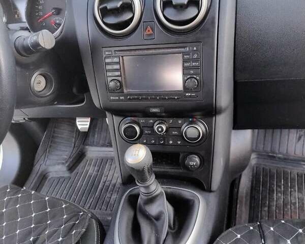 Белый Ниссан Кашкай, объемом двигателя 1.6 л и пробегом 250 тыс. км за 10700 $, фото 6 на Automoto.ua