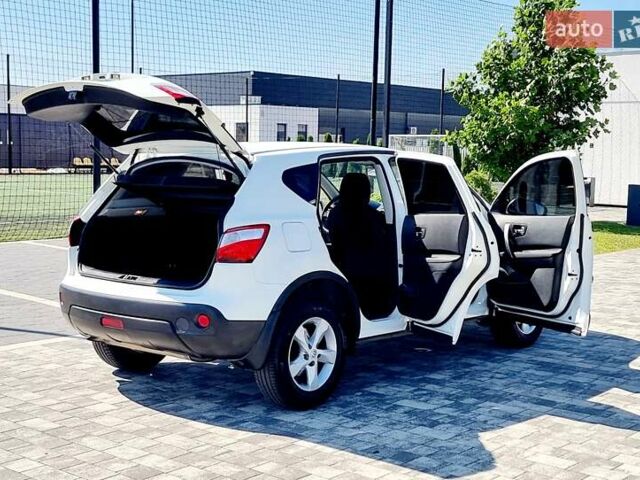 Белый Ниссан Кашкай, объемом двигателя 2 л и пробегом 162 тыс. км за 11899 $, фото 12 на Automoto.ua