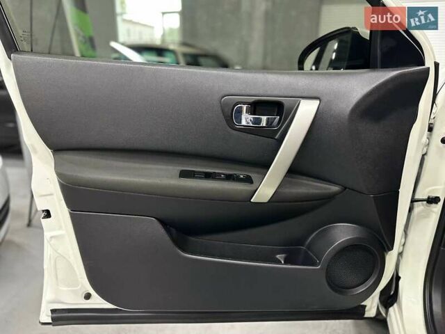 Белый Ниссан Кашкай, объемом двигателя 1.6 л и пробегом 160 тыс. км за 11799 $, фото 12 на Automoto.ua