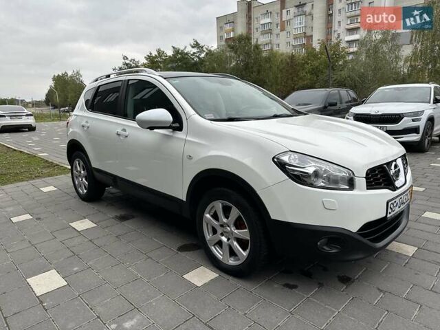 Белый Ниссан Кашкай, объемом двигателя 2 л и пробегом 195 тыс. км за 12250 $, фото 46 на Automoto.ua