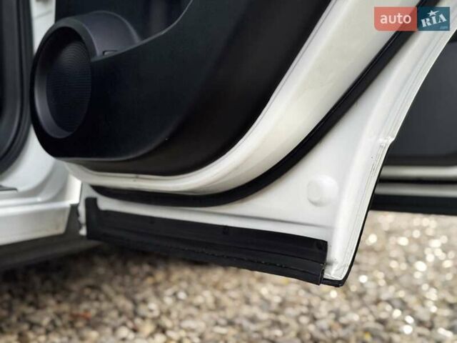 Белый Ниссан Кашкай, объемом двигателя 1.6 л и пробегом 174 тыс. км за 12999 $, фото 121 на Automoto.ua