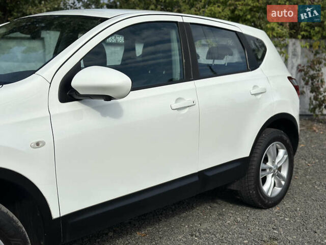 Белый Ниссан Кашкай, объемом двигателя 1.5 л и пробегом 242 тыс. км за 10500 $, фото 3 на Automoto.ua