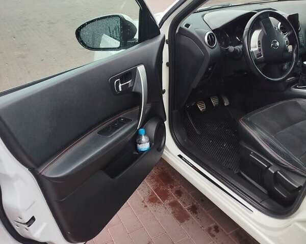 Белый Ниссан Кашкай, объемом двигателя 1.5 л и пробегом 255 тыс. км за 11200 $, фото 7 на Automoto.ua