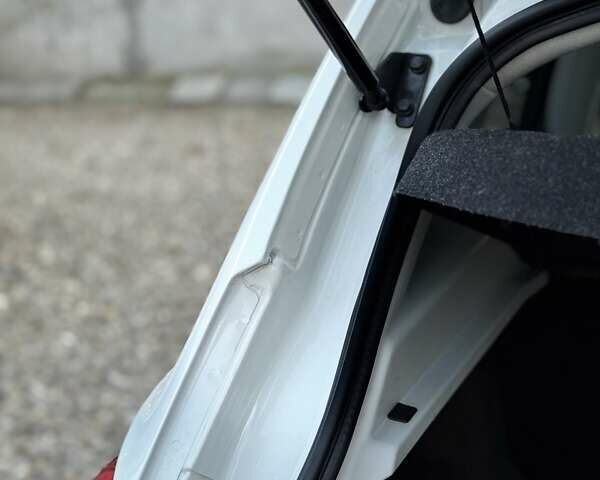 Белый Ниссан Кашкай, объемом двигателя 1.6 л и пробегом 174 тыс. км за 12999 $, фото 78 на Automoto.ua