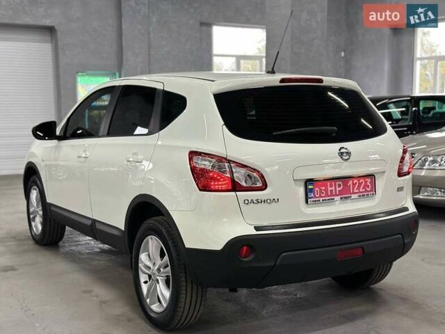 Белый Ниссан Кашкай, объемом двигателя 1.6 л и пробегом 160 тыс. км за 11799 $, фото 4 на Automoto.ua