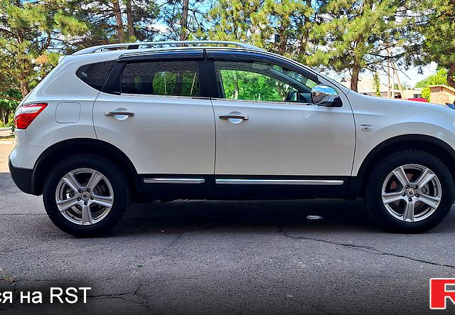 Белый Ниссан Кашкай, объемом двигателя 1.5 л и пробегом 225 тыс. км за 11500 $, фото 4 на Automoto.ua