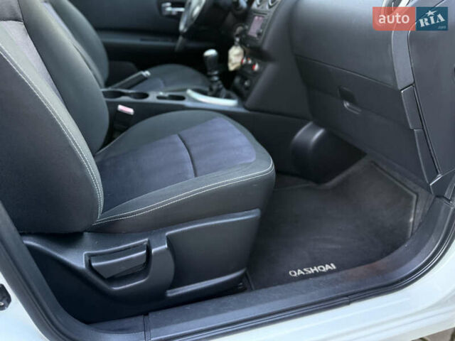 Белый Ниссан Кашкай, объемом двигателя 1.5 л и пробегом 219 тыс. км за 10899 $, фото 48 на Automoto.ua