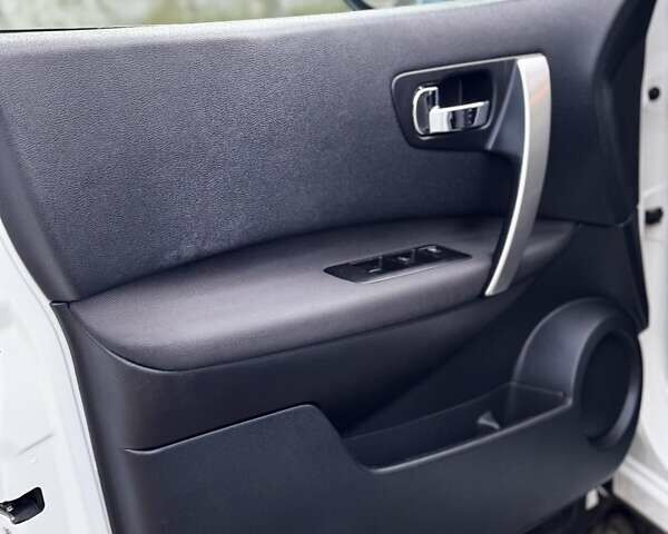 Белый Ниссан Кашкай, объемом двигателя 1.6 л и пробегом 174 тыс. км за 12999 $, фото 97 на Automoto.ua