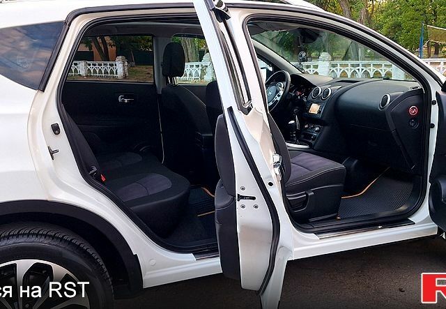 Белый Ниссан Кашкай, объемом двигателя 1.5 л и пробегом 197 тыс. км за 11300 $, фото 7 на Automoto.ua