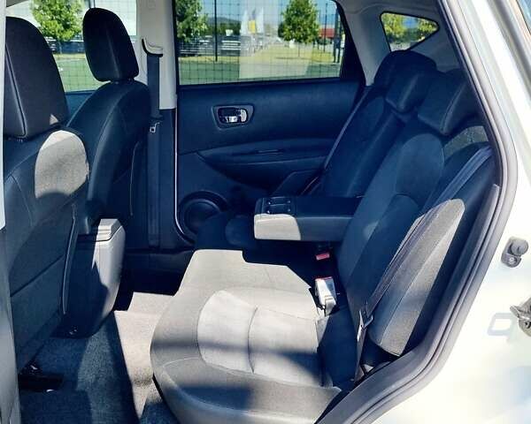 Белый Ниссан Кашкай, объемом двигателя 2 л и пробегом 162 тыс. км за 11899 $, фото 91 на Automoto.ua