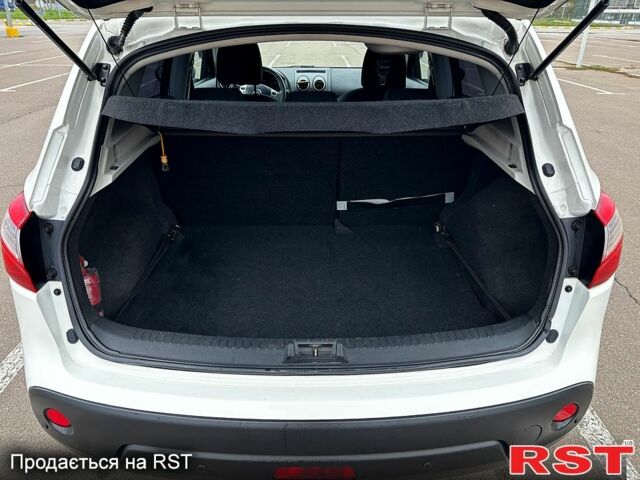 Білий Ніссан Кашкай, об'ємом двигуна 2 л та пробігом 128 тис. км за 11500 $, фото 6 на Automoto.ua