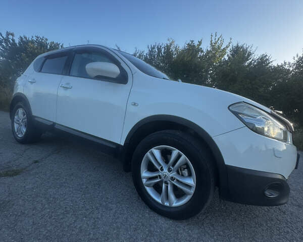 Белый Ниссан Кашкай, объемом двигателя 1.6 л и пробегом 110 тыс. км за 14100 $, фото 11 на Automoto.ua