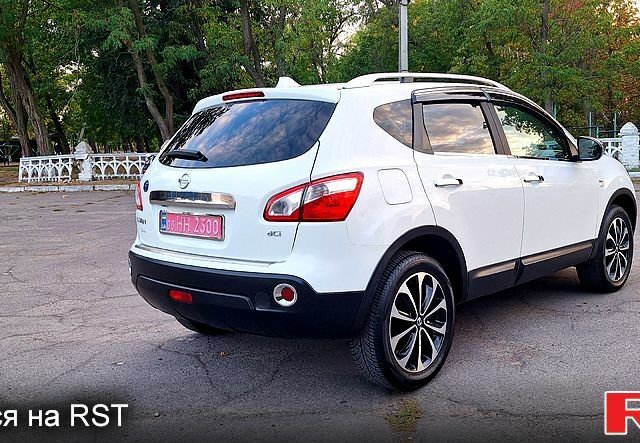 Белый Ниссан Кашкай, объемом двигателя 1.5 л и пробегом 197 тыс. км за 11300 $, фото 4 на Automoto.ua