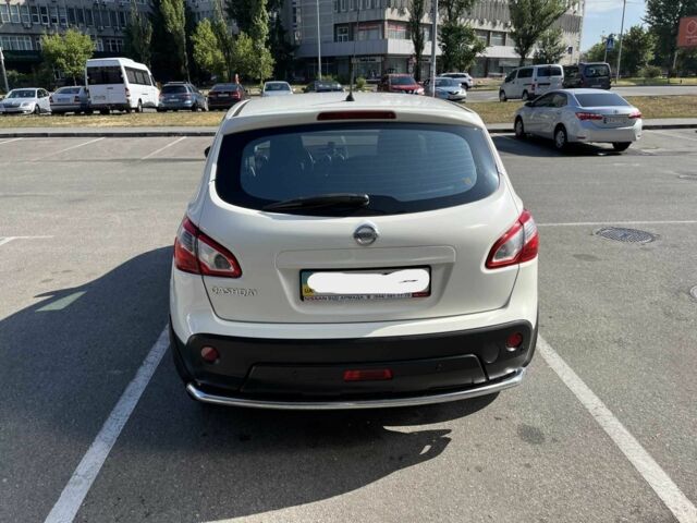 Белый Ниссан Кашкай, объемом двигателя 1.6 л и пробегом 145 тыс. км за 8700 $, фото 4 на Automoto.ua