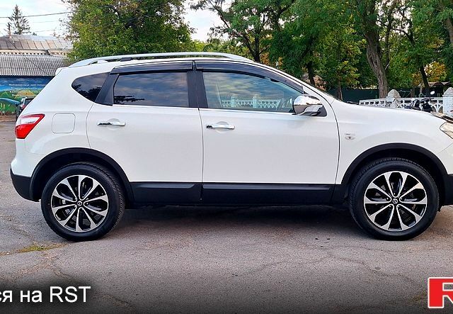 Белый Ниссан Кашкай, объемом двигателя 1.5 л и пробегом 197 тыс. км за 11300 $, фото 3 на Automoto.ua