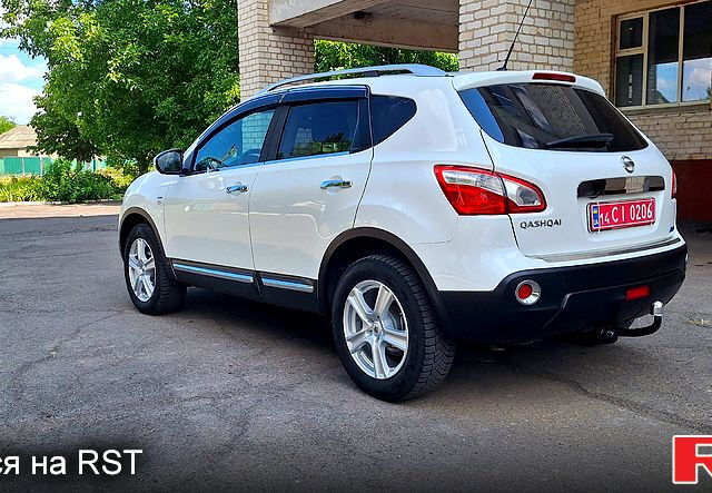Белый Ниссан Кашкай, объемом двигателя 1.5 л и пробегом 225 тыс. км за 11500 $, фото 6 на Automoto.ua