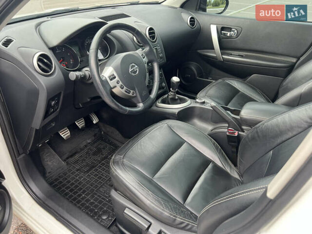 Белый Ниссан Кашкай, объемом двигателя 1.6 л и пробегом 221 тыс. км за 12500 $, фото 10 на Automoto.ua