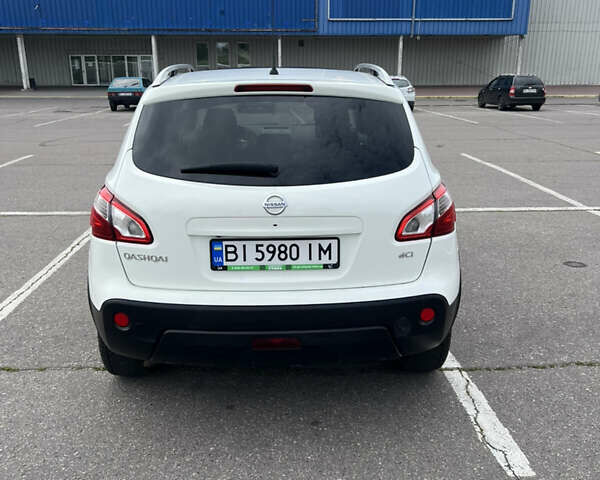 Белый Ниссан Кашкай, объемом двигателя 1.6 л и пробегом 221 тыс. км за 12500 $, фото 4 на Automoto.ua