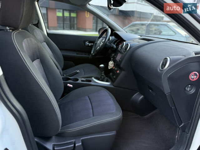 Белый Ниссан Кашкай, объемом двигателя 1.5 л и пробегом 219 тыс. км за 10899 $, фото 44 на Automoto.ua