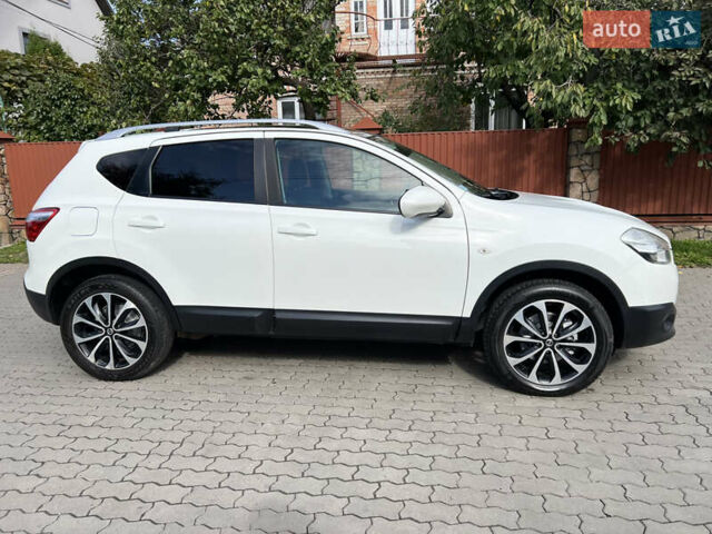 Белый Ниссан Кашкай, объемом двигателя 1.5 л и пробегом 206 тыс. км за 12300 $, фото 2 на Automoto.ua