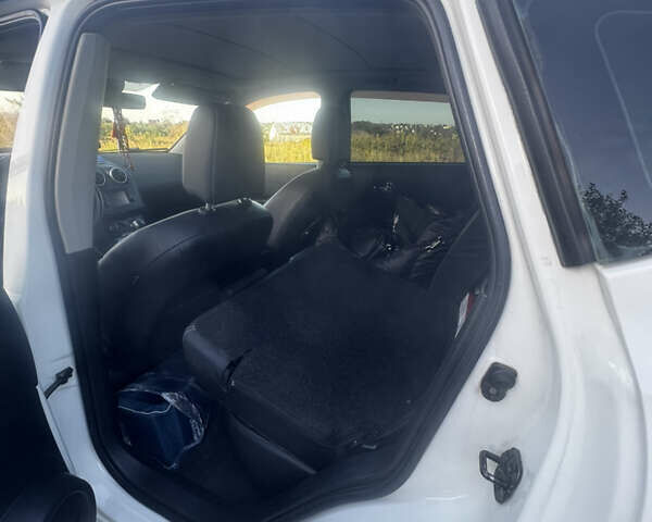 Белый Ниссан Кашкай, объемом двигателя 1.6 л и пробегом 110 тыс. км за 14100 $, фото 7 на Automoto.ua