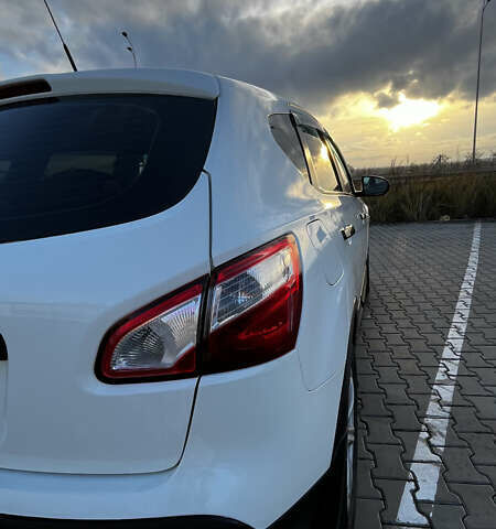 Білий Ніссан Кашкай, об'ємом двигуна 2 л та пробігом 129 тис. км за 13500 $, фото 28 на Automoto.ua