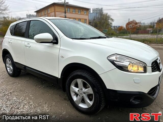 Белый Ниссан Кашкай, объемом двигателя 1.6 л и пробегом 187 тыс. км за 10999 $, фото 4 на Automoto.ua