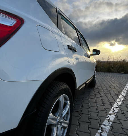 Білий Ніссан Кашкай, об'ємом двигуна 2 л та пробігом 129 тис. км за 13500 $, фото 29 на Automoto.ua