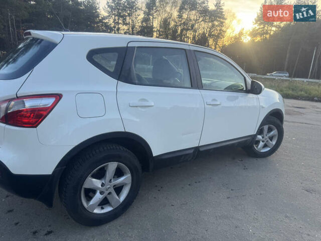 Белый Ниссан Кашкай, объемом двигателя 1.6 л и пробегом 202 тыс. км за 9500 $, фото 2 на Automoto.ua