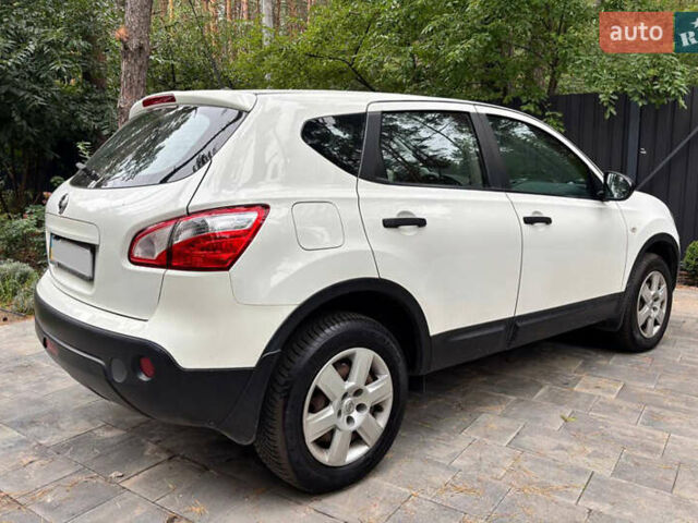 Белый Ниссан Кашкай, объемом двигателя 2 л и пробегом 120 тыс. км за 12500 $, фото 1 на Automoto.ua