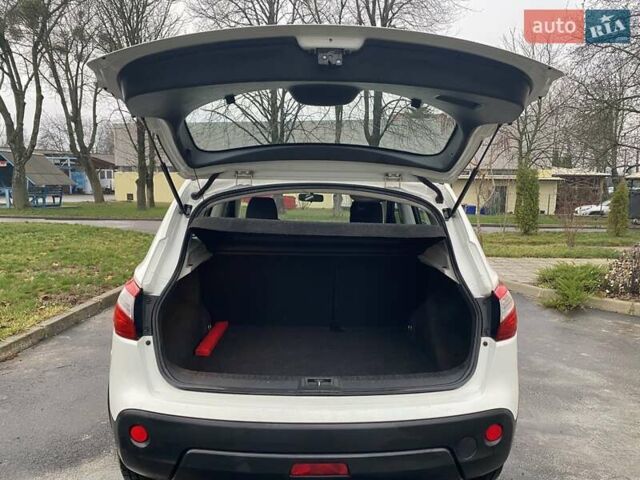 Белый Ниссан Кашкай, объемом двигателя 1.6 л и пробегом 220 тыс. км за 9800 $, фото 31 на Automoto.ua