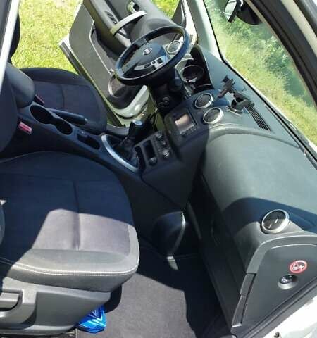 Белый Ниссан Кашкай, объемом двигателя 1.5 л и пробегом 201 тыс. км за 10770 $, фото 27 на Automoto.ua