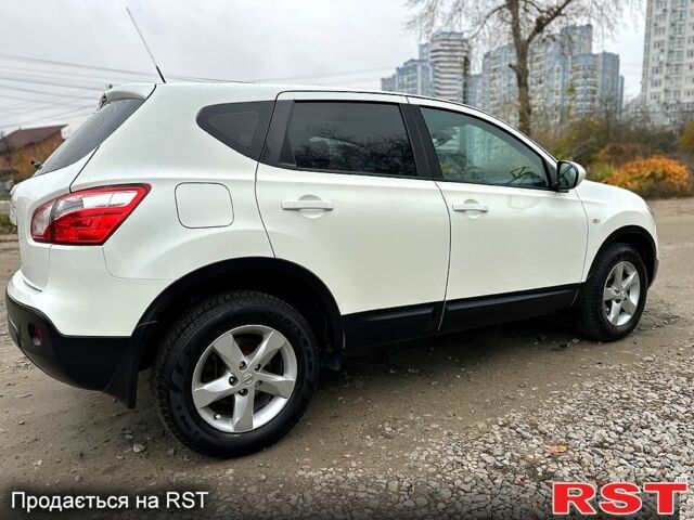 Белый Ниссан Кашкай, объемом двигателя 1.6 л и пробегом 187 тыс. км за 10999 $, фото 5 на Automoto.ua