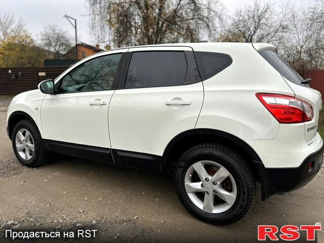 Белый Ниссан Кашкай, объемом двигателя 1.6 л и пробегом 187 тыс. км за 10999 $, фото 2 на Automoto.ua