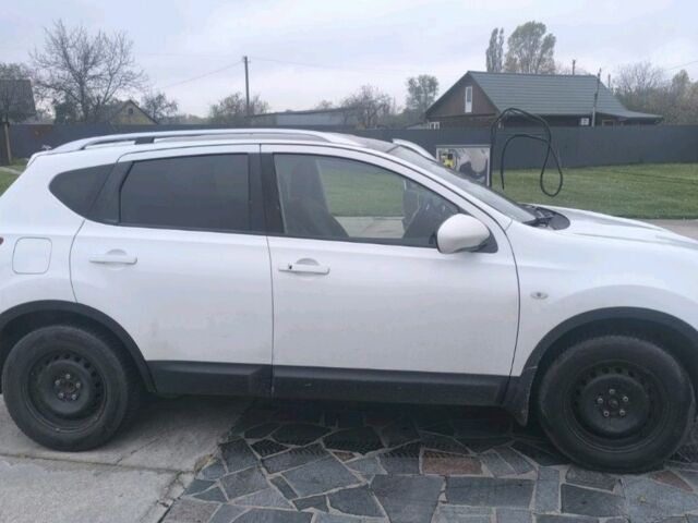 Белый Ниссан Кашкай, объемом двигателя 1.5 л и пробегом 258 тыс. км за 9999 $, фото 2 на Automoto.ua