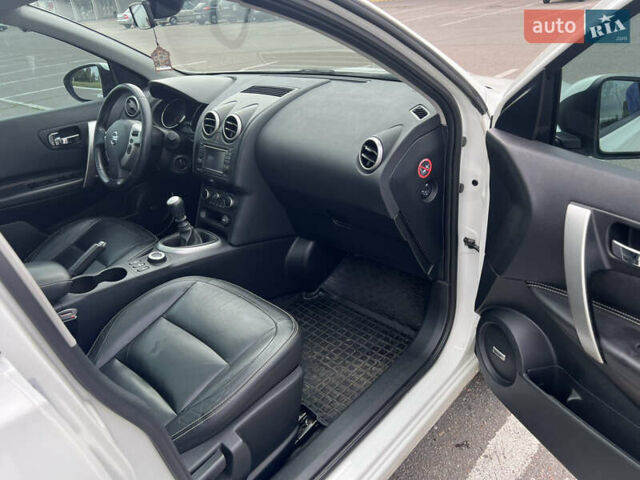 Белый Ниссан Кашкай, объемом двигателя 1.6 л и пробегом 221 тыс. км за 12500 $, фото 8 на Automoto.ua