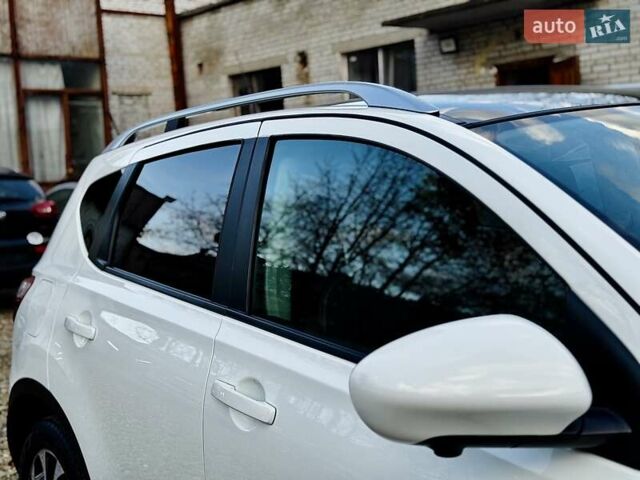 Белый Ниссан Кашкай, объемом двигателя 1.6 л и пробегом 174 тыс. км за 12999 $, фото 11 на Automoto.ua