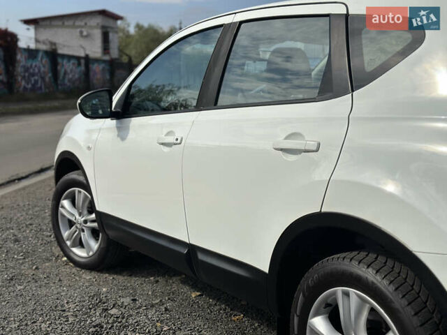 Белый Ниссан Кашкай, объемом двигателя 1.5 л и пробегом 242 тыс. км за 10500 $, фото 8 на Automoto.ua