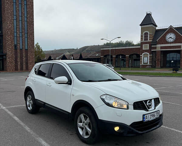 Белый Ниссан Кашкай, объемом двигателя 2 л и пробегом 129 тыс. км за 12900 $, фото 11 на Automoto.ua
