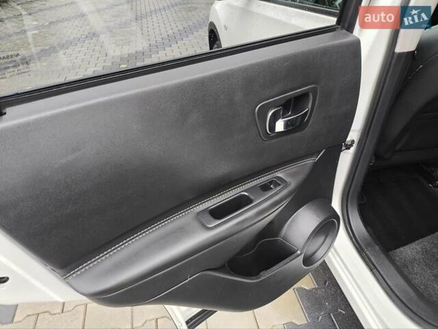 Білий Ніссан Кашкай, об'ємом двигуна 1.6 л та пробігом 210 тис. км за 11700 $, фото 25 на Automoto.ua