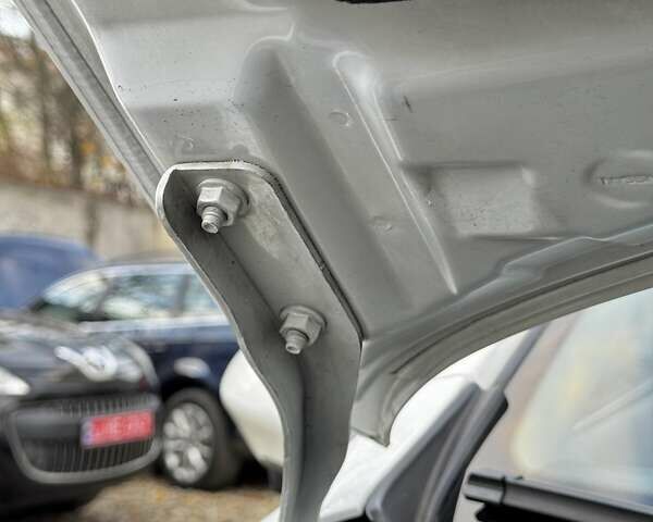 Белый Ниссан Кашкай, объемом двигателя 1.6 л и пробегом 174 тыс. км за 12999 $, фото 62 на Automoto.ua