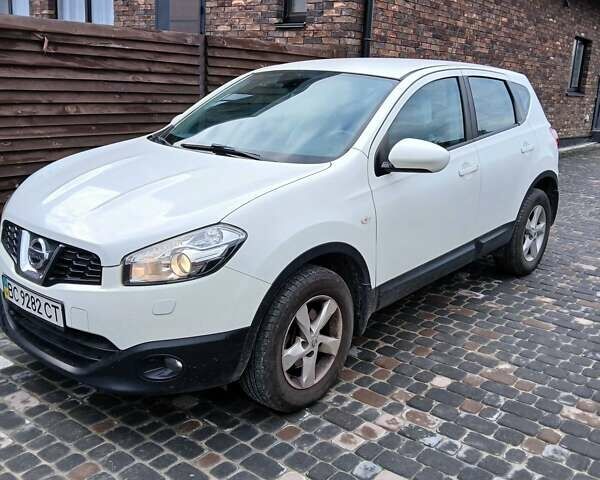 Белый Ниссан Кашкай, объемом двигателя 2 л и пробегом 97 тыс. км за 11628 $, фото 1 на Automoto.ua