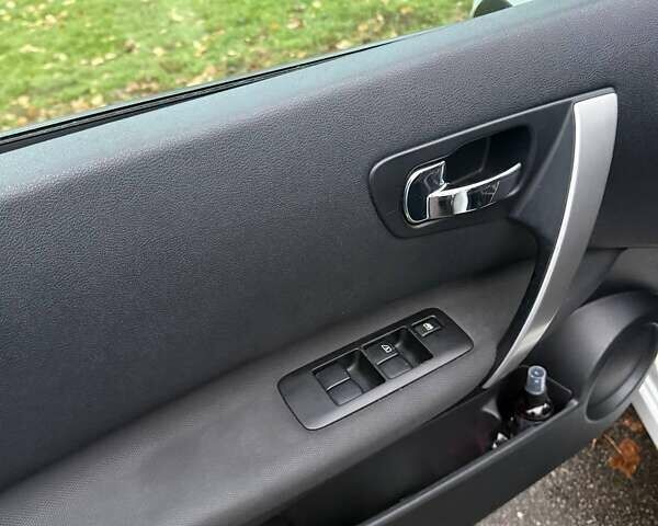 Белый Ниссан Кашкай, объемом двигателя 2 л и пробегом 150 тыс. км за 11500 $, фото 13 на Automoto.ua