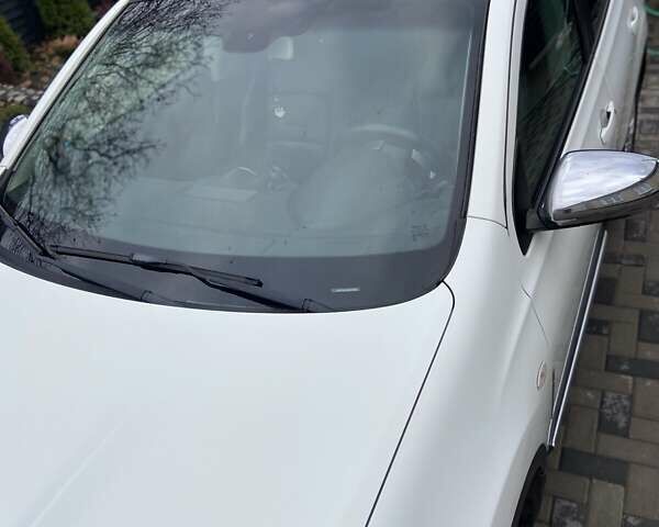 Белый Ниссан Кашкай, объемом двигателя 1.46 л и пробегом 218 тыс. км за 11000 $, фото 3 на Automoto.ua